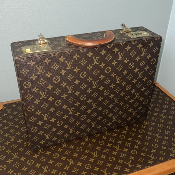 S O L D 🔥 Vintage Lv Briefcase - Picture 2 of 8